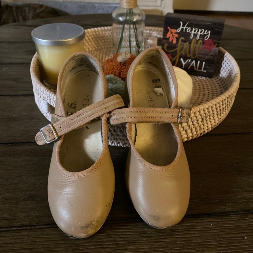 Capezio tap shoes size 11